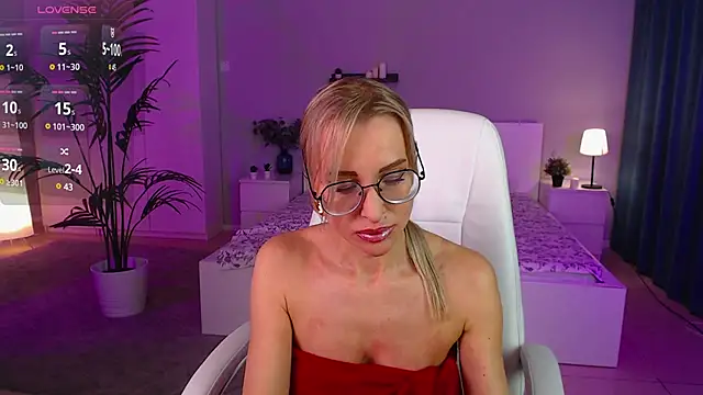 Fay Dunaway online show from March 10, 12:26 pm