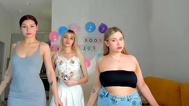 Snapshot of lina_x_x chatting on January 18, 3:59 pm lina x x online show from January 18, 3:59 pm