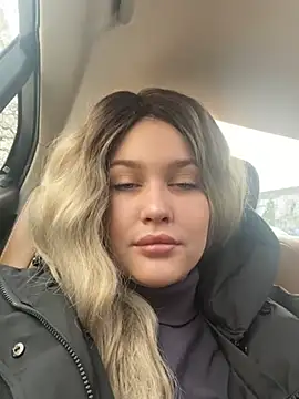 KikiWatson online show from December 15, 8:08 am