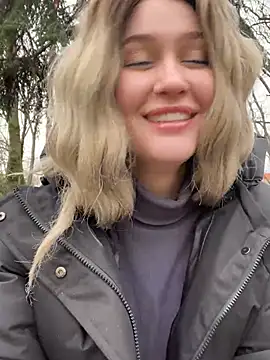 KikiWatson online show from December 17, 10:12 am