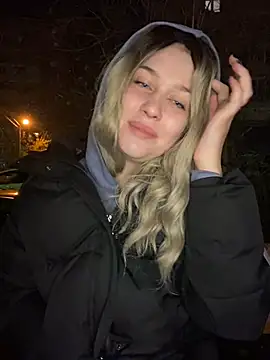 KikiWatson online show from December 24, 7:00 pm