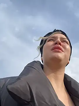 KikiWatson online show from March 14, 7:15 am