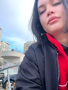 KikiWatson online show from December 5, 7:06 am