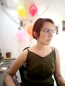 Snapshot of your_red_rose_ chatting on December 4, 4:49 pm your red rose online show from December 4, 4:49 pm