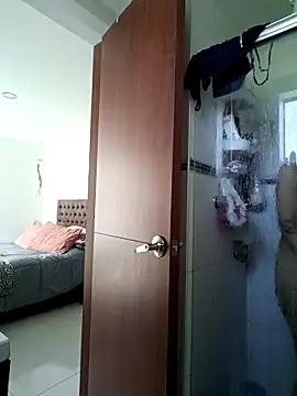 Snapshot of your_red_rose_ chatting on December 11, 1:28 pm your red rose online show from December 11, 1:28 pm