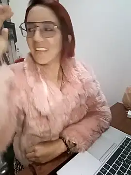 Snapshot of your_red_rose_ chatting on December 11, 4:31 pm your red rose online show from December 11, 4:31 pm