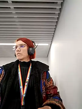 Snapshot of your_red_rose_ chatting on February 11, 3:29 pm your red rose online show from February 11, 3:29 pm