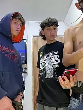 Snapshot of LatinBoysxxx chatting on February 2, 9:02 pm LatinBoysxxx online show from February 2, 9:02 pm