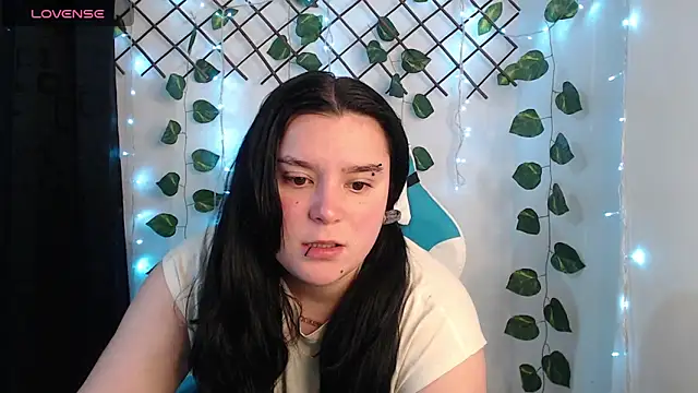 Snapshot of Nika_1_ chatting on April 19, 1:27 am Nika 1 online show from April 19, 1:27 am