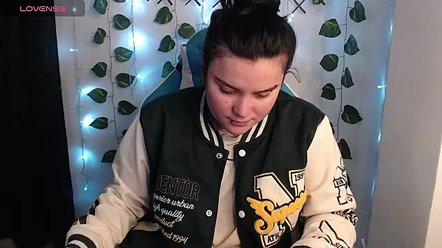 Snapshot of Nika_1_ chatting on April 20, 1:19 am Nika 1 online show from April 20, 1:19 am