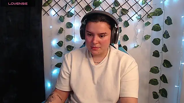 Snapshot of Nika_1_ chatting on May 11, 12:38 am Nika 1 online show from May 11, 12:38 am