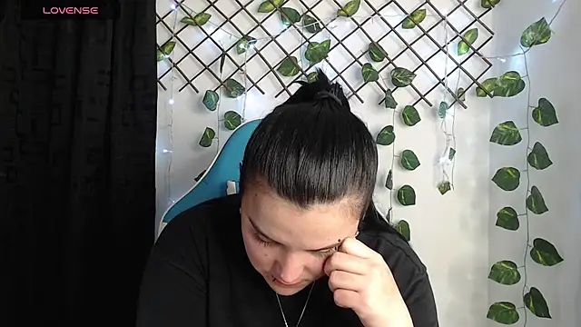 Snapshot of Nika_1_ chatting on May 22, 1:57 am Nika 1 online show from May 22, 1:57 am