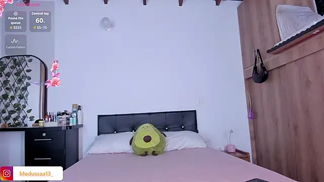 medussa13  online show from March 18, 12:08 pm