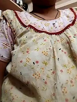 Snapshot of sneha_telugu_girl chatting on January 26, 1:52 am sneha telugu girl online show from January 26, 1:52 am