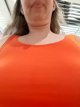 Snapshot of uber_babe chatting on May 5, 9:50 am uber babe online show from May 5, 9:50 am