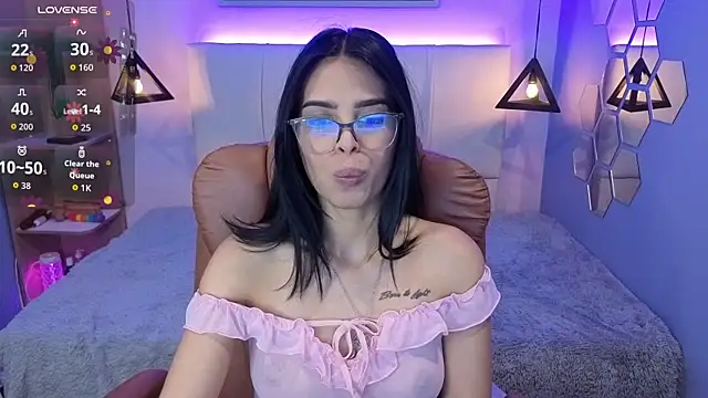 Snapshot of AlessiaVal_ chatting on October 13, 3:45 pm AlessiaVal online show from October 13, 3:45 pm