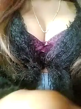 Snapshot of Esha_Babyy chatting on December 21, 5:25 am Esha Babyy online show from December 21, 5:25 am