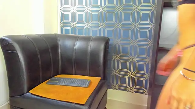 yulianademond66 online show from January 25, 2:03 pm