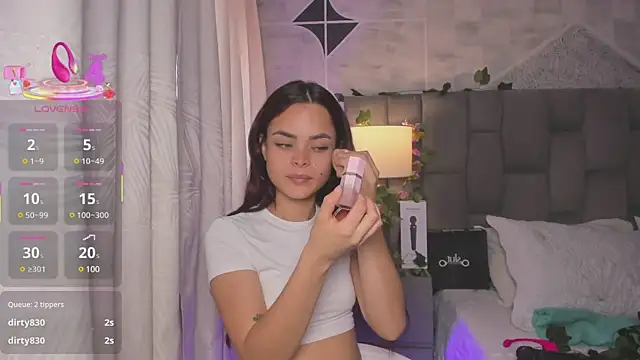 Snapshot of HannaRhodes chatting on March 8, 2:40 pm HannaRhodes online show from March 8, 2:40 pm