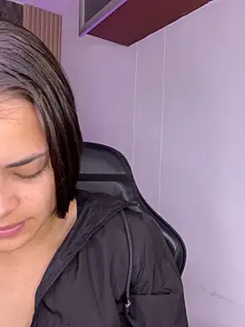 Snapshot of HannaRhodes chatting on October 27, 2:10 pm HannaRhodes online show from October 27, 2:10 pm