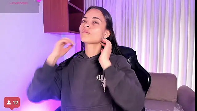 Snapshot of HannaRhodes chatting on November 6, 2:18 pm HannaRhodes online show from November 6, 2:18 pm