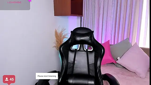 Snapshot of HannaRhodes chatting on November 7, 2:17 pm HannaRhodes online show from November 7, 2:17 pm