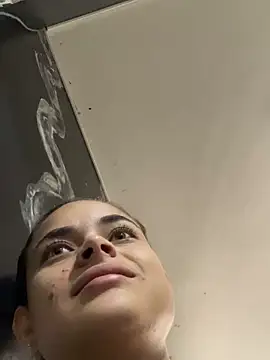 Snapshot of HannaRhodes chatting on November 10, 1:10 pm HannaRhodes online show from November 10, 1:10 pm