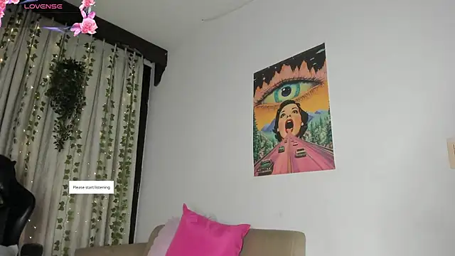 Snapshot of HannaRhodes chatting on November 22, 11:20 am HannaRhodes online show from November 22, 11:20 am