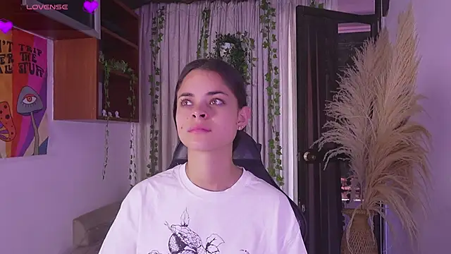 HannaRhodes online show from March 15, 1:06 pm