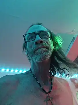 Snapshot of Undercover_Pornstar chatting on March 8, 1:14 am Undercover Pornstar online show from March 8, 1:14 am