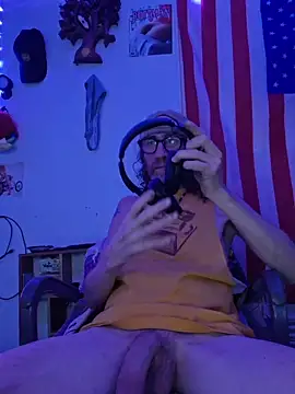 Snapshot of Undercover_Pornstar chatting on March 15, 5:24 am Undercover Pornstar online show from March 15, 5:24 am