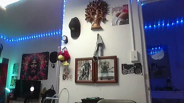 Snapshot of Undercover_Pornstar chatting on March 24, 6:57 pm Undercover Pornstar online show from March 24, 6:57 pm