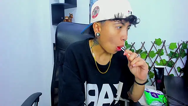 Im Mathias online show from November 8, 4:23 am