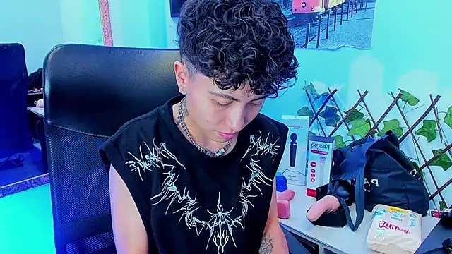 Im Mathias online show from December 14, 1:00 am