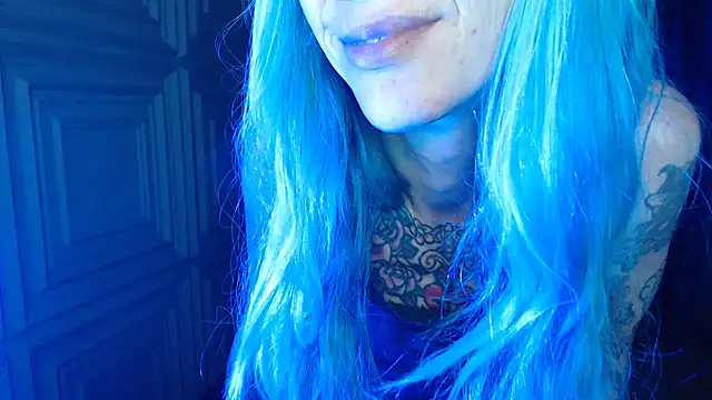 Snapshot of RavenryderUK chatting on June 21, 9:17 pm RavenryderUK online show from June 21, 9:17 pm