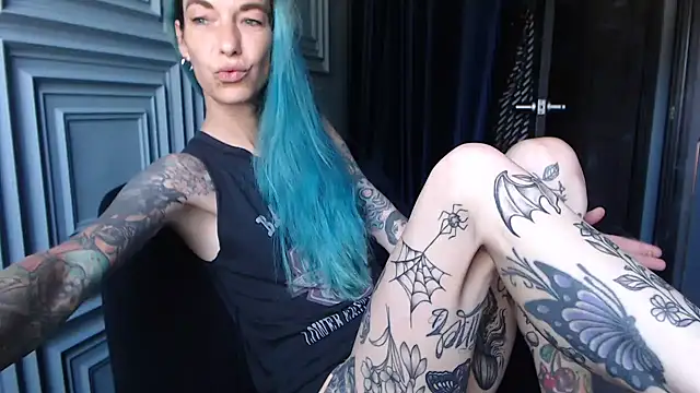 Snapshot of RavenryderUK chatting on June 24, 10:03 am RavenryderUK online show from June 24, 10:03 am