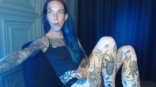 Snapshot of RavenryderUK chatting on July 29, 9:46 pm RavenryderUK online show from July 29, 9:46 pm