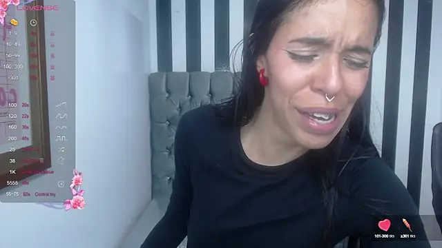 Snapshot of stephania_t chatting on January 11, 1:32 pm stephania t online show from January 11, 1:32 pm