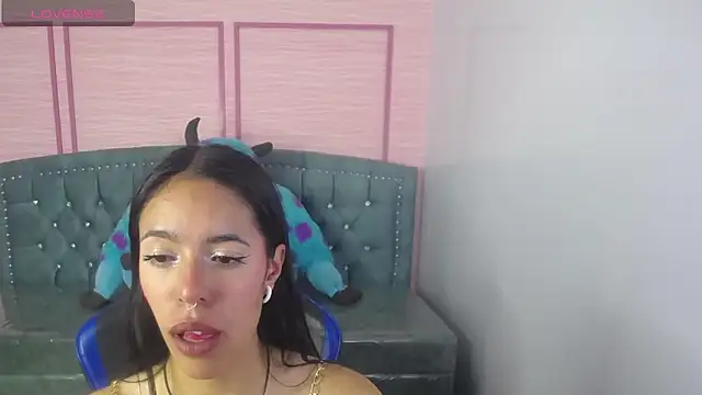 Snapshot of stephania_t chatting on February 25, 3:42 am stephania t online show from February 25, 3:42 am