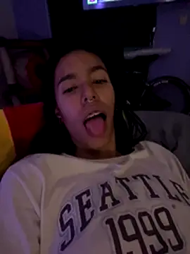 stephania t online show from December 1, 3:33 am