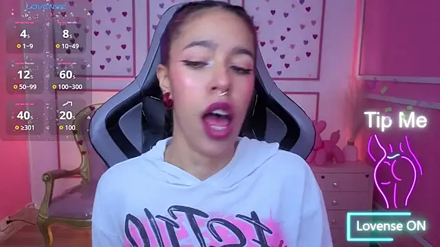 stephania t online show from December 17, 12:00 pm