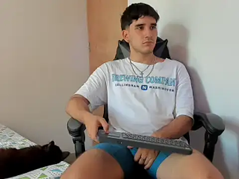 Snapshot of leo030809 chatting on January 10, 7:21 pm leo030809 online show from January 10, 7:21 pm