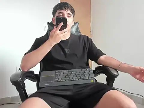 leo030809 online show from April 8, 5:13 pm