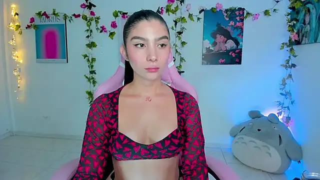 Snapshot of vaura_ chatting on December 18, 3:58 am vaura online show from December 18, 3:58 am