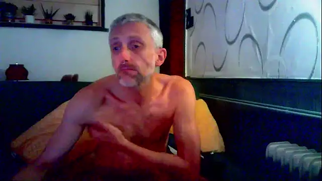 Snapshot of unclestefansdick chatting on September 15, 3:06 am unclestefansdick online show from September 15, 3:06 am