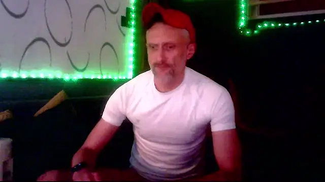 Snapshot of unclestefansdick chatting on September 21, 10:22 pm unclestefansdick online show from September 21, 10:22 pm