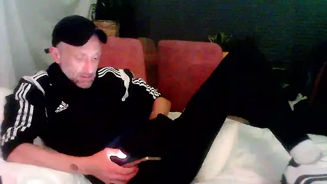 Snapshot of unclestefansdick chatting on September 25, 12:58 am unclestefansdick online show from September 25, 12:58 am