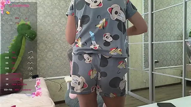 -DIVORA- online show from October 25, 10:56 am