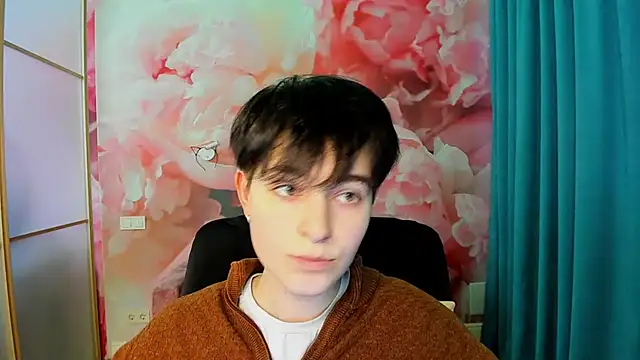 EmiliaYours online show from December 3, 1:21 pm