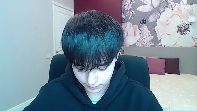 EmiliaYours online show from December 15, 9:45 am